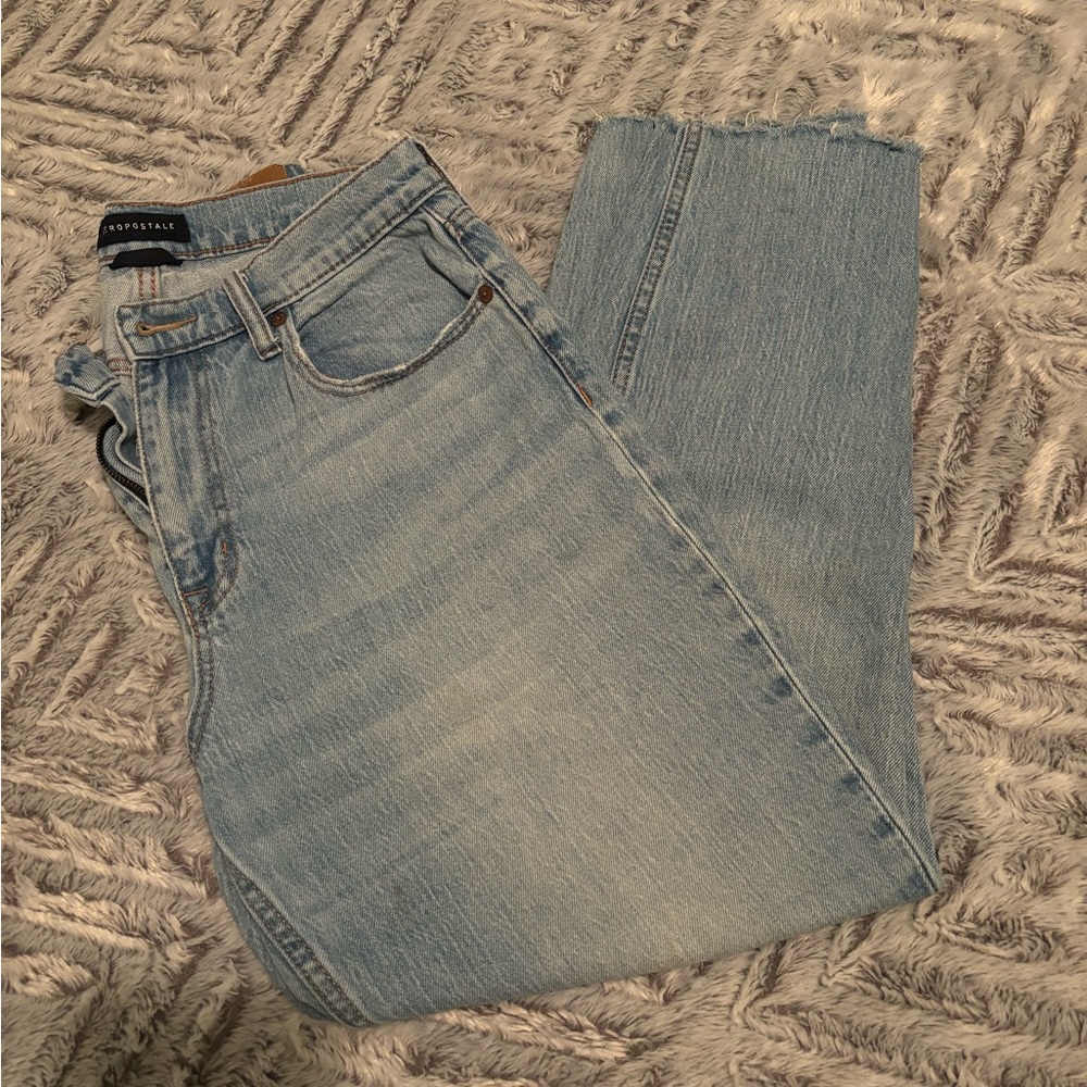 Aeropostale mom jean Women size 10 raw edge leg opening straight leg light wash